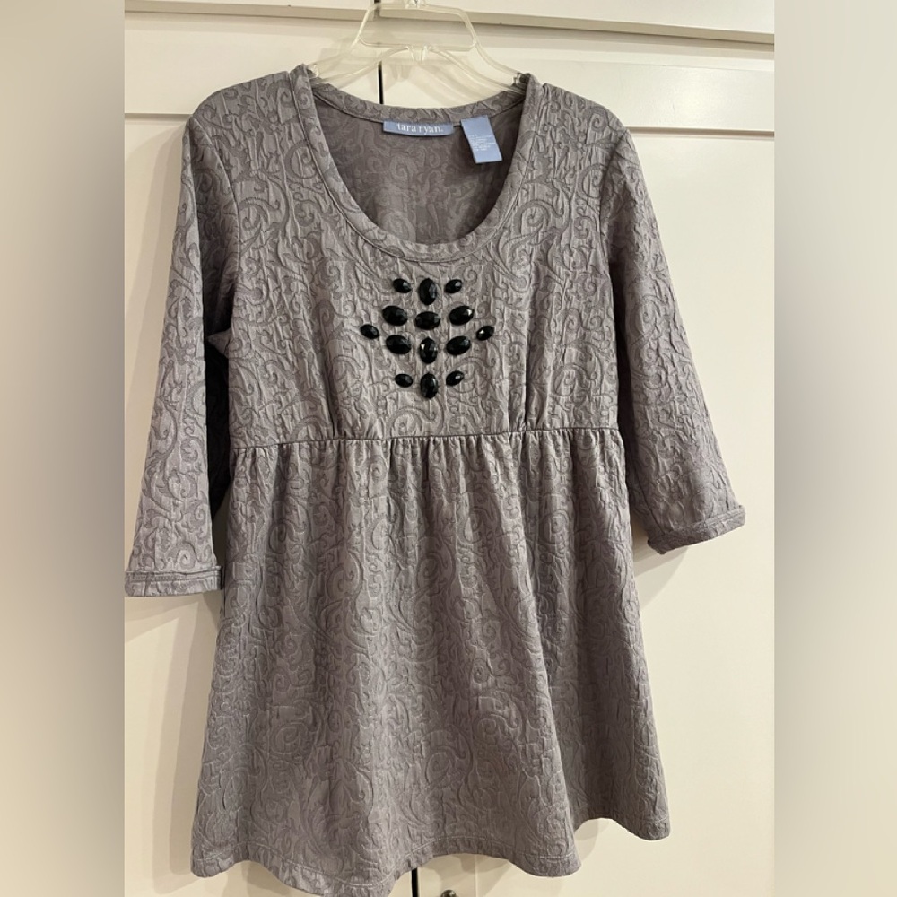 Shimmering Tara Ryan Gray Textured Top with Faceted Black Bead Embellishments